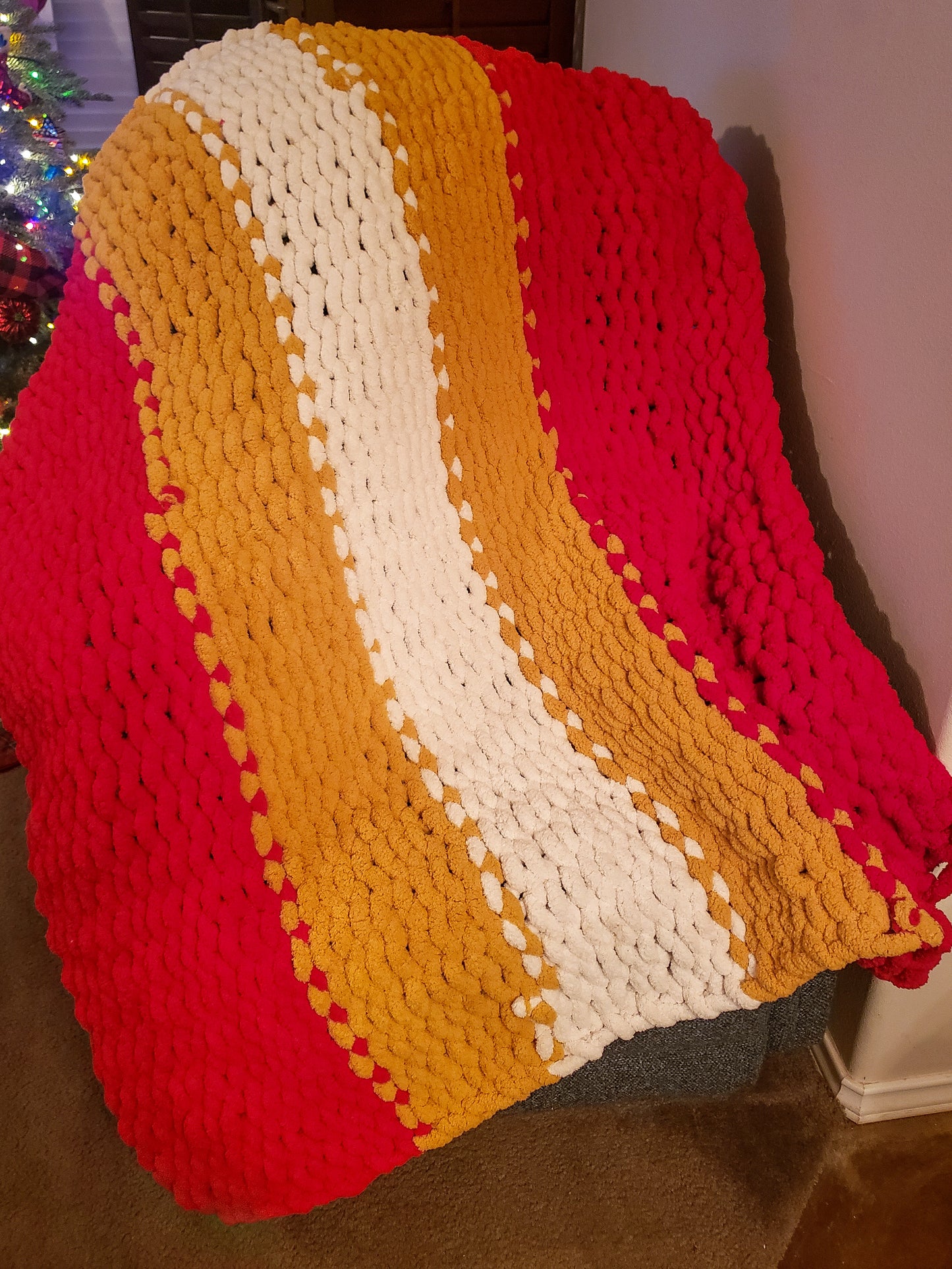 Chunky Knit Blanket: Red, Yellow, White